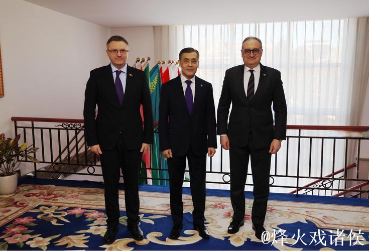 梅努经纪人将与那不勒斯进行新一轮会谈,斯基拉透露。 梅努经纪人将与那不勒斯进行新一轮会谈,斯基拉透露。